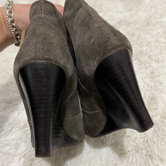 Tory Burch Adrienne Suede Wedge Booties - Size 9.5 - Picture 8 of 9